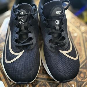 NIKE ZOOM FLY 5 ROAD RUNNING SIZE 11 IN Mens's
